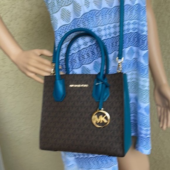 Michael Kors Mercer Medium Messenger Bag - Picture 14 of 16